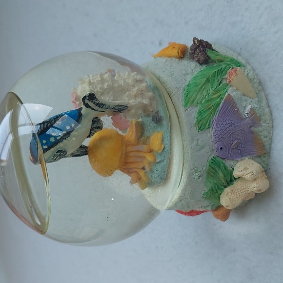 Fish waterball / snow globe NIB - Picture 3 of 9